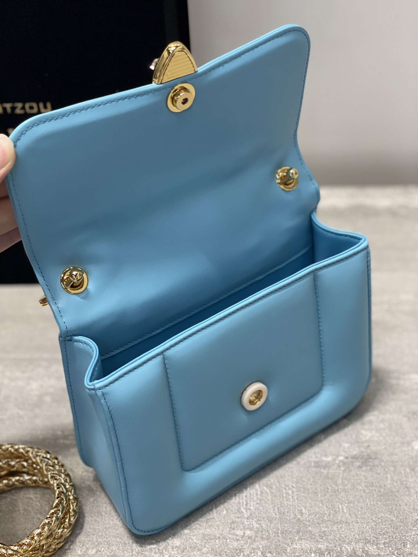 B*vlgari Top Quality Bag 19.2*15*6CM
