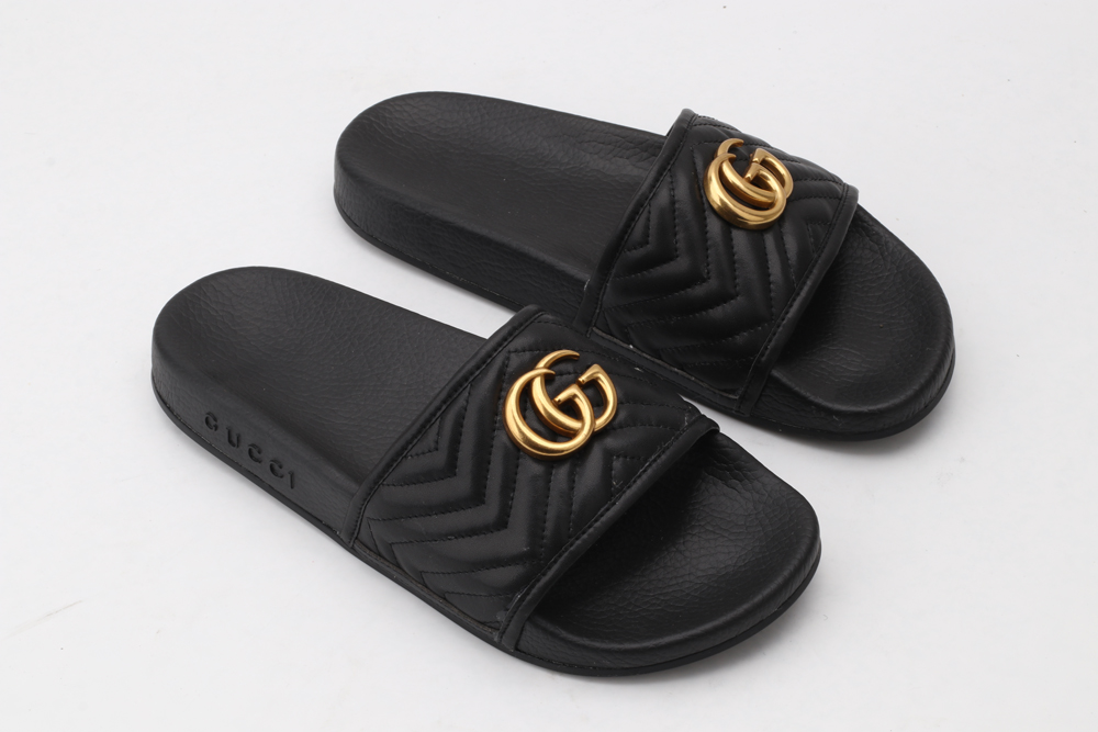 G*cci Sandals