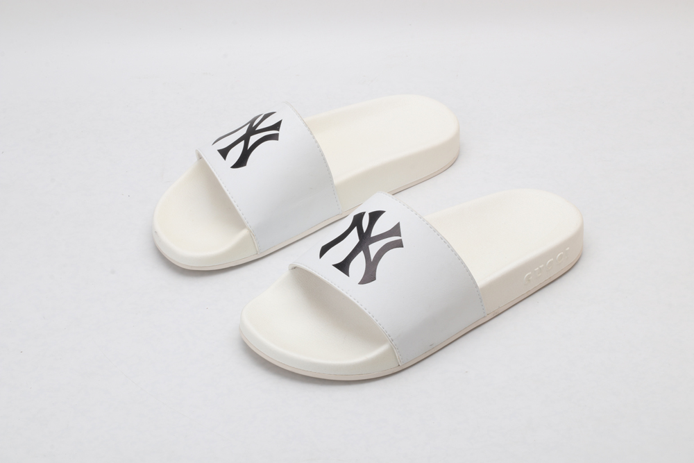 G*cci Sandals