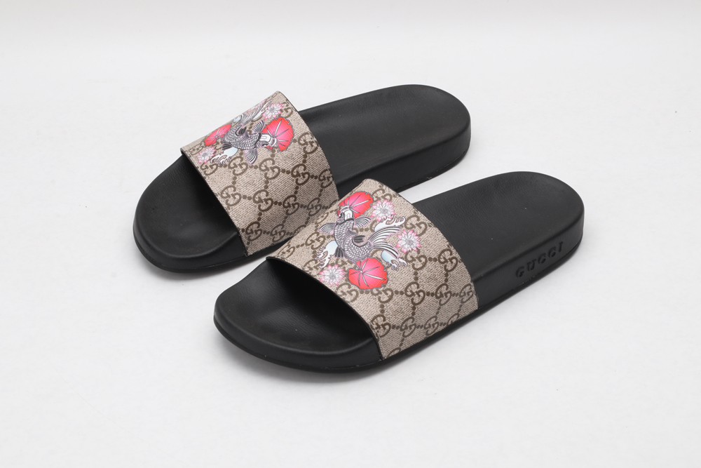 G*cci Sandals