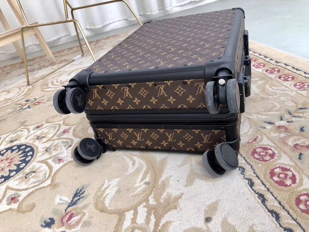 L*ouis V*uitton Luggage