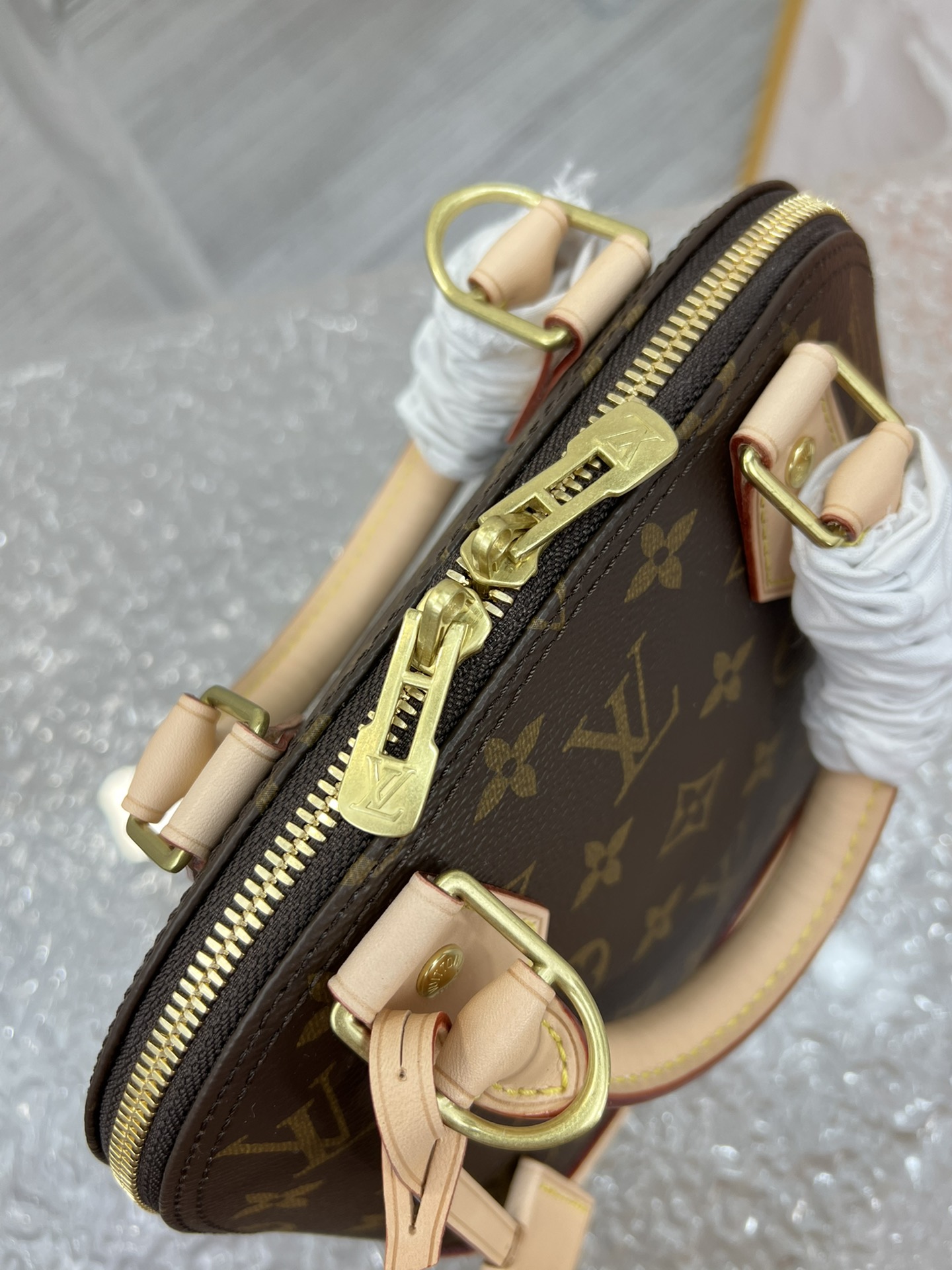 L*ouis V*uitton Top Bag 25*19*12cm