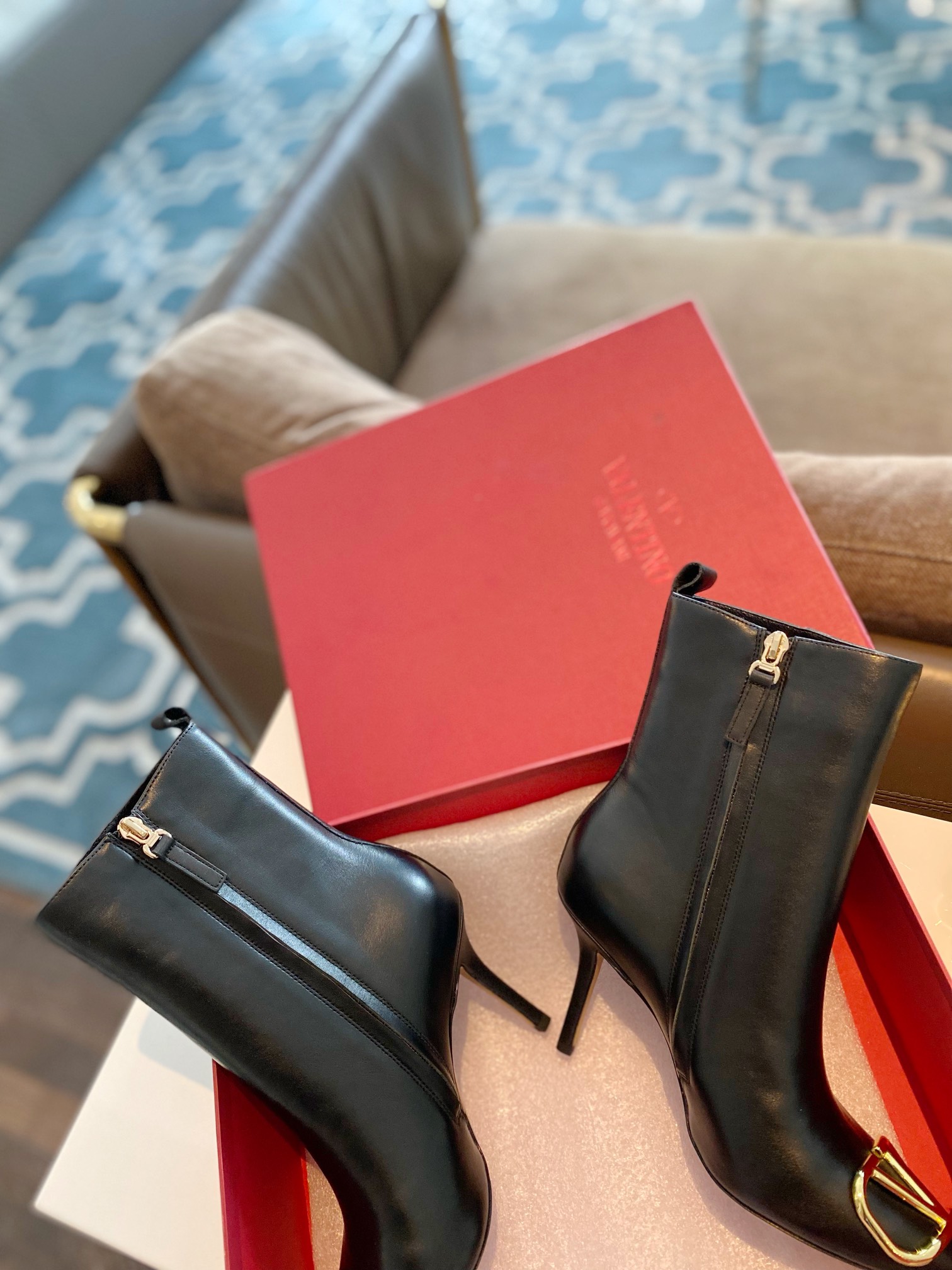 Women 𝑉*𝐴𝐿𝐸𝑁𝑇𝐼𝑁𝑂 Top Sneakers