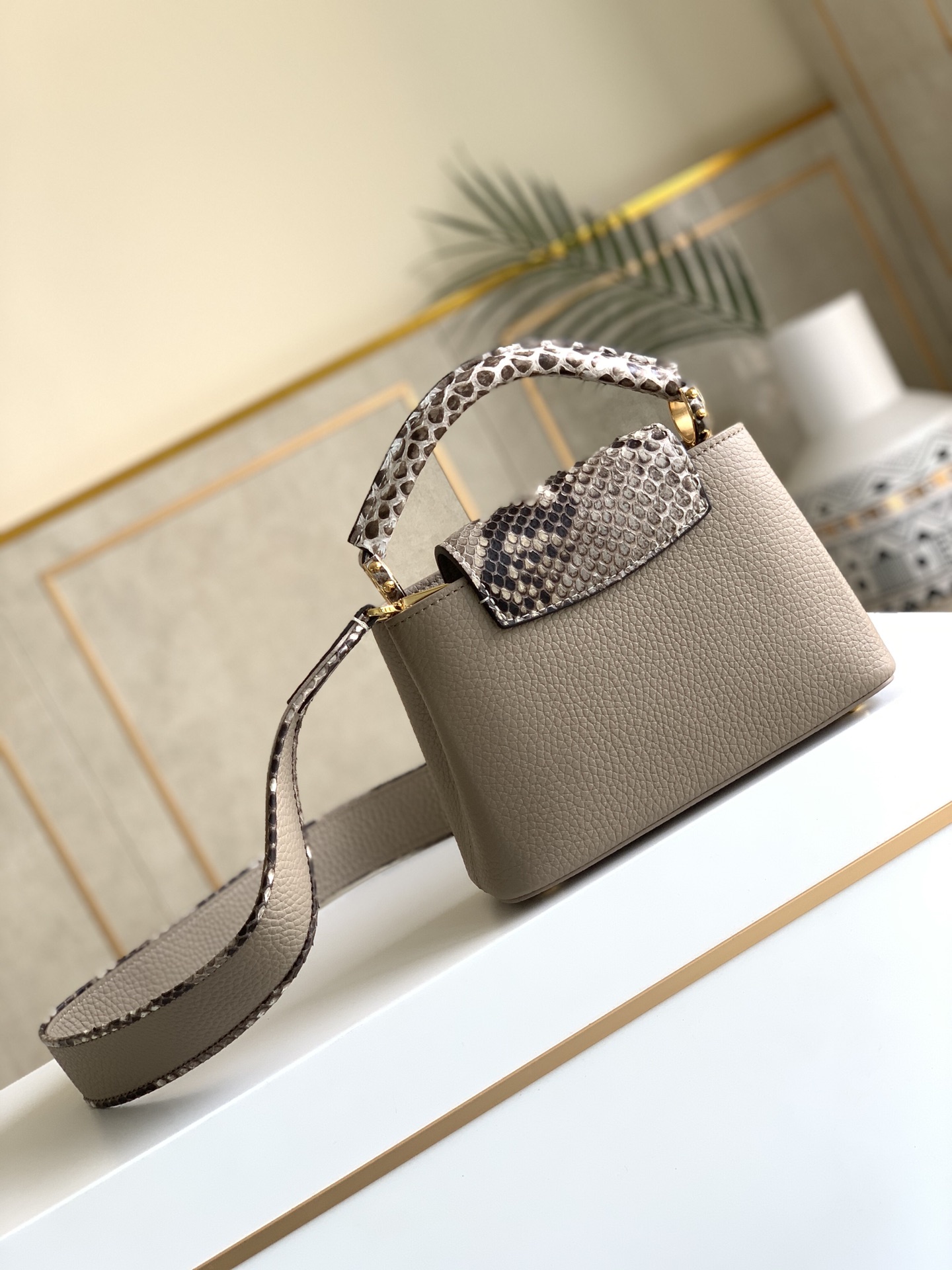 L*ouis V*uitton Top Bag 21x14x8cm