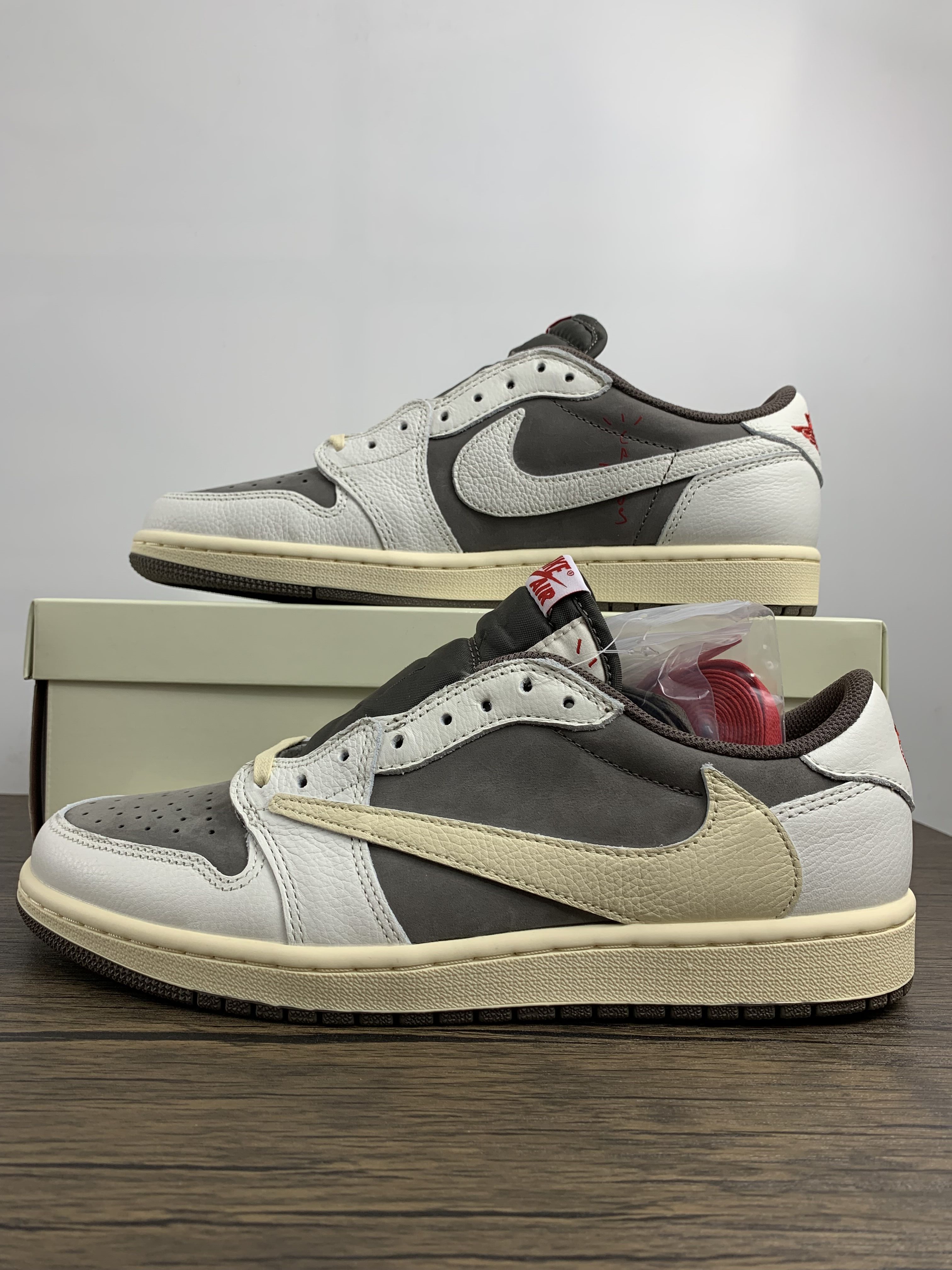 Travis Scott x Air Jordan 1 Low Reverse Mocha