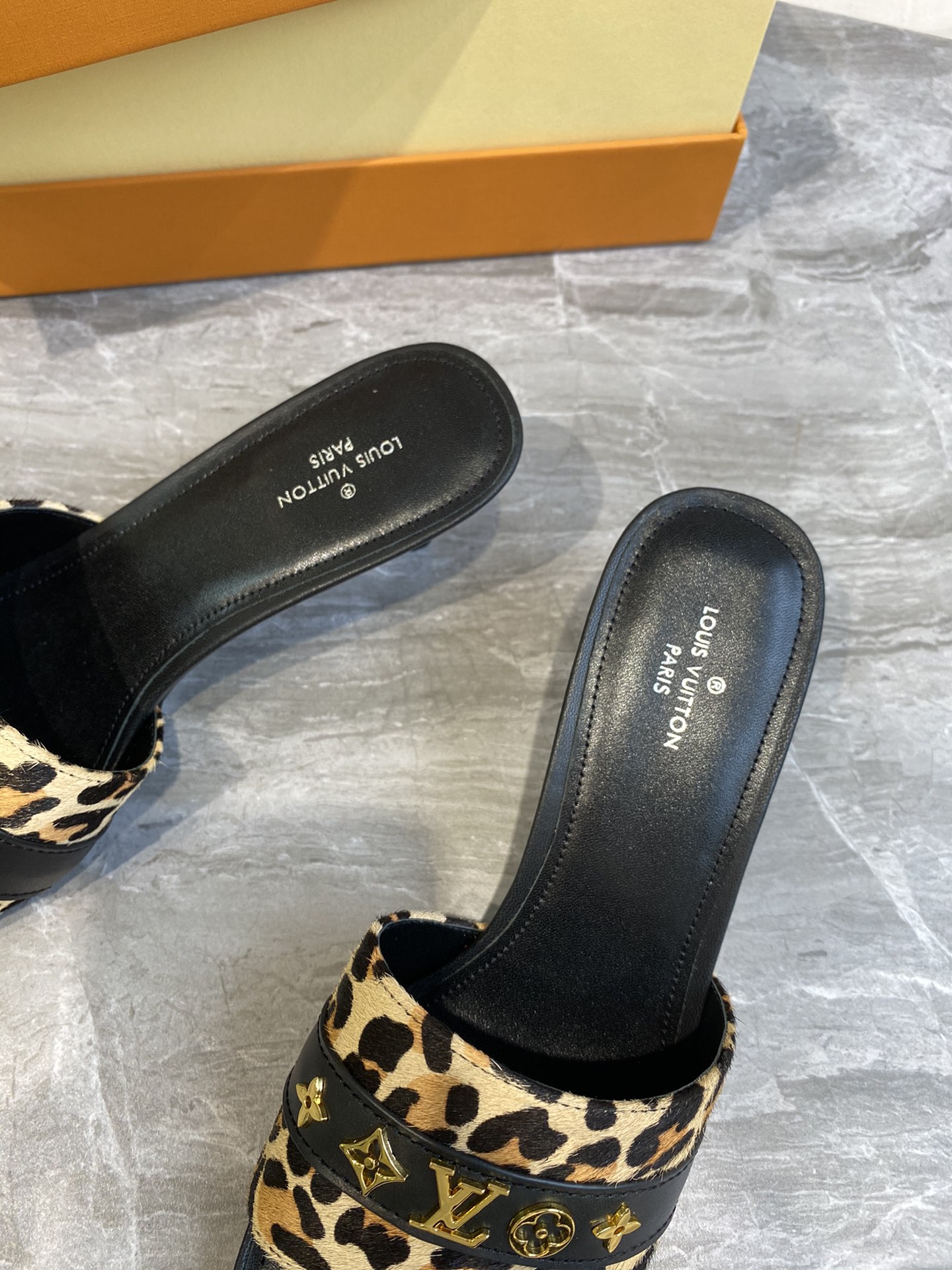 Women L*ouis V*uitton Top Sandals