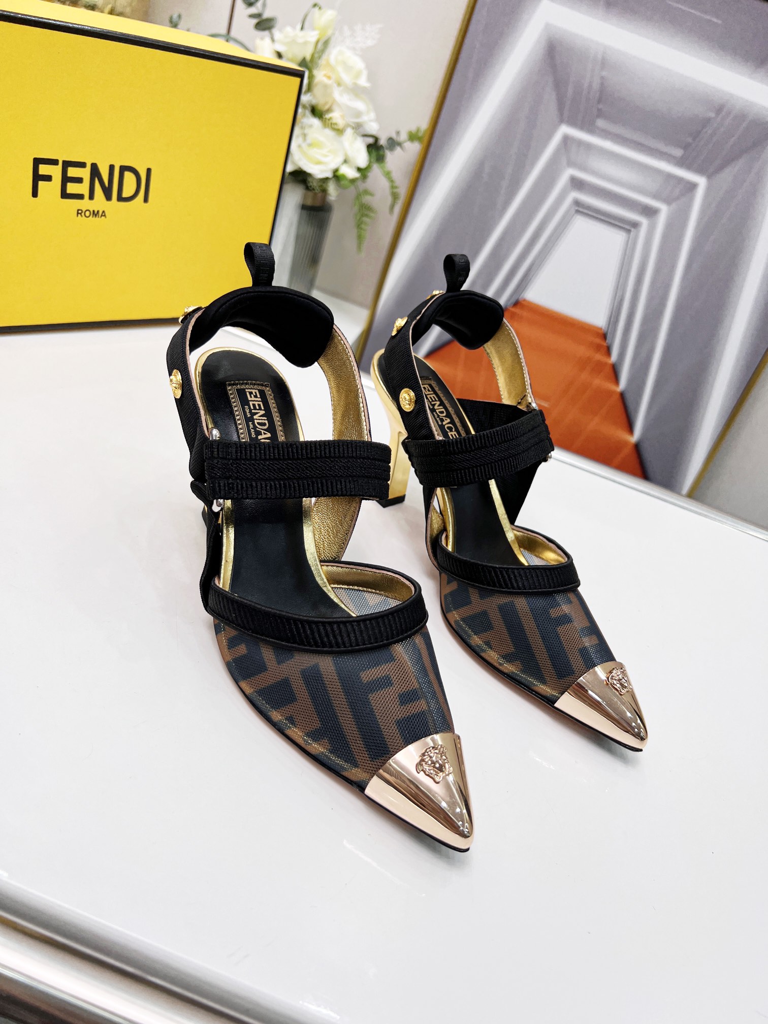 Women F*endi Top Quality Sandals
