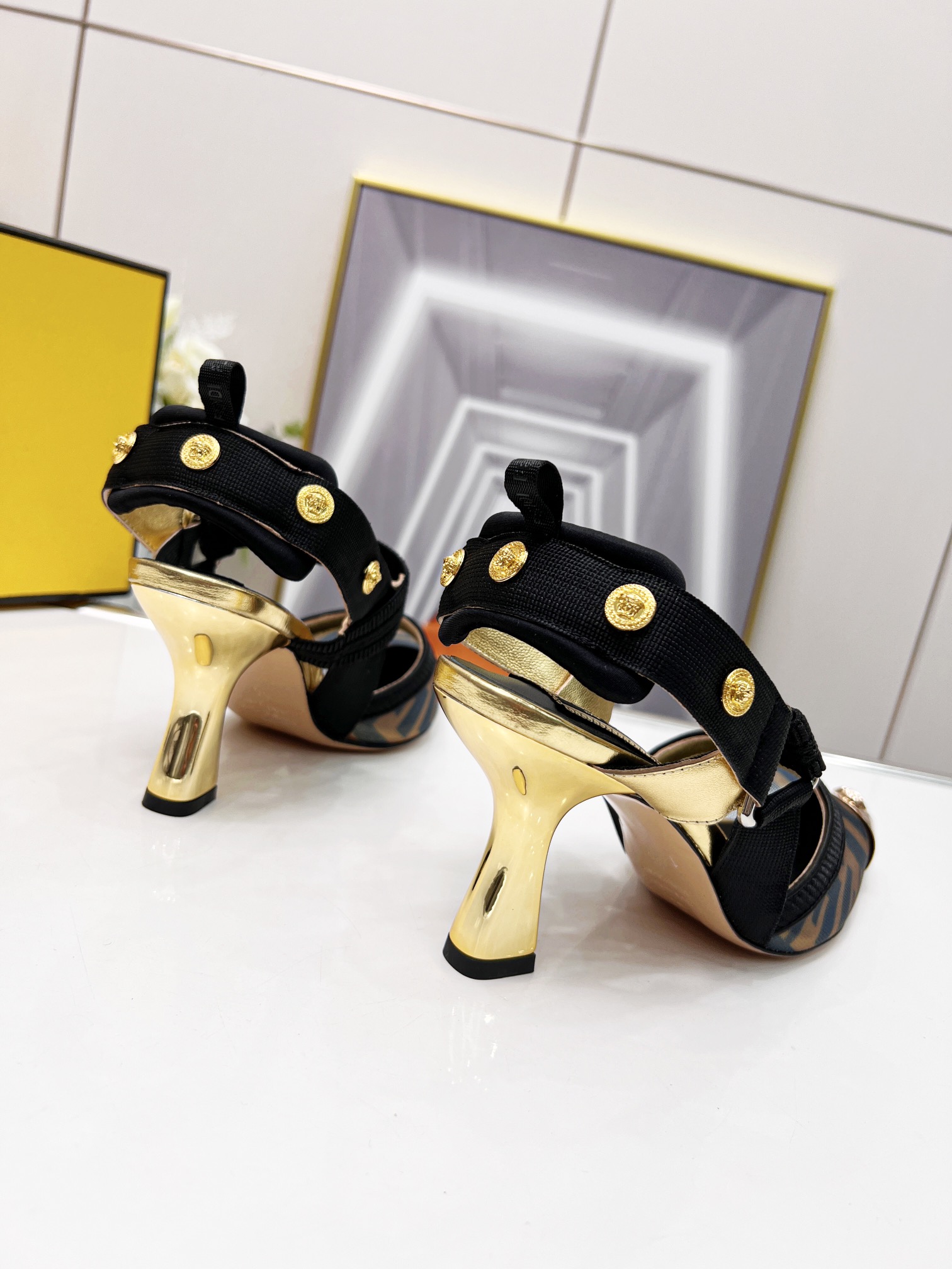 Women F*endi Top Quality Sandals