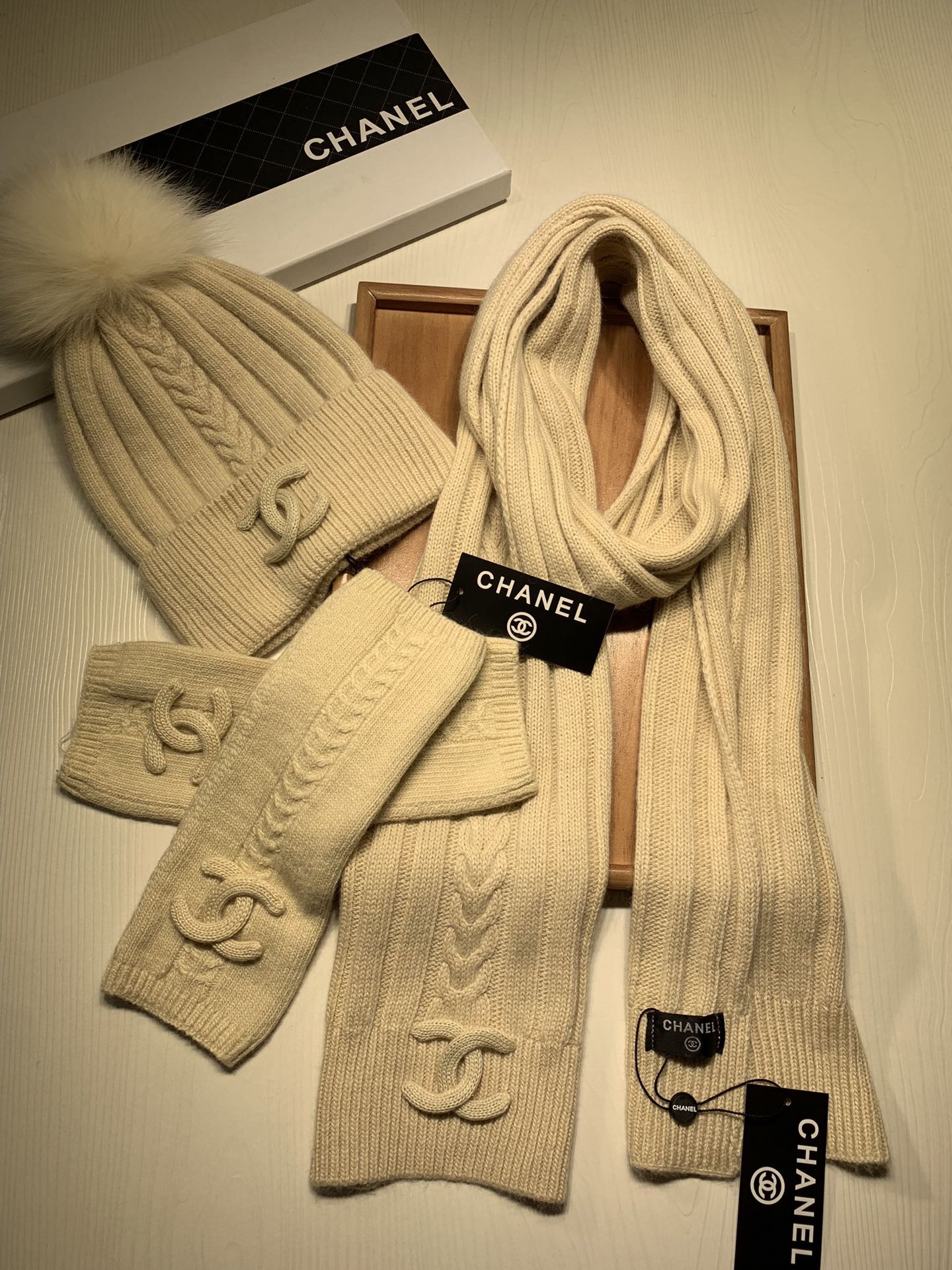 Women Men Hat+Gloves+The scarf C*hanel
