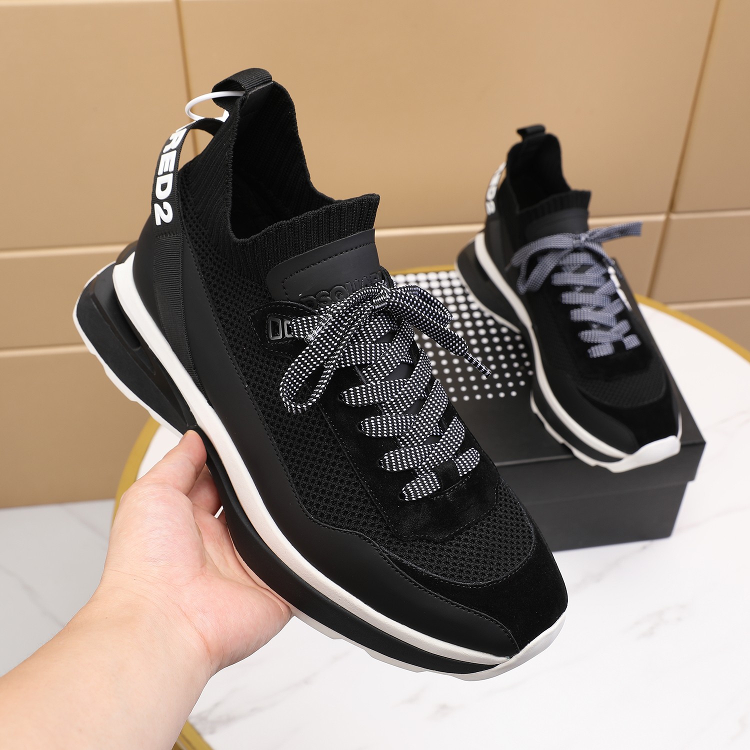 Men O*ff W*hite Top Sneakers