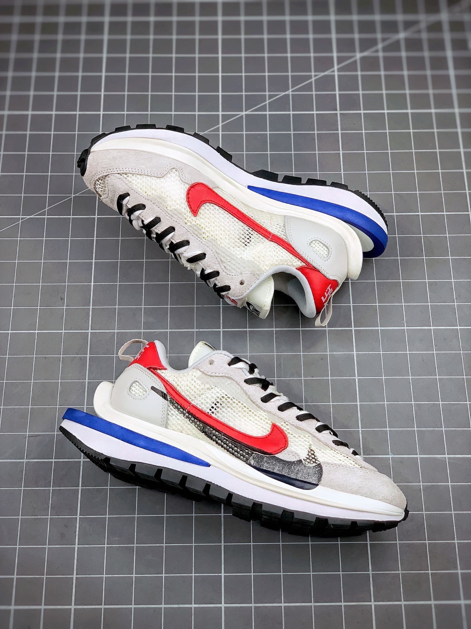 Sacai+Nike vaporwaffle sesame void