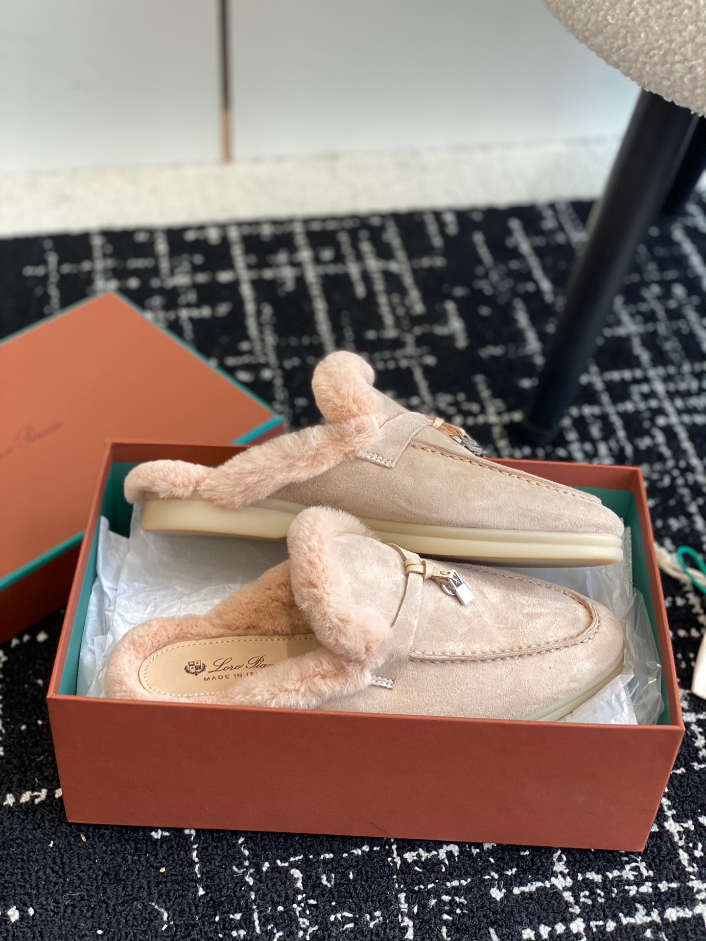 Women L*oro P*iana Top Loafer ()