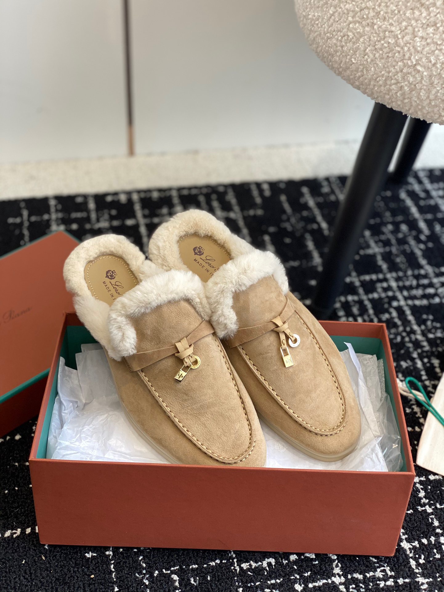 Women L*oro P*iana Top Loafer ()