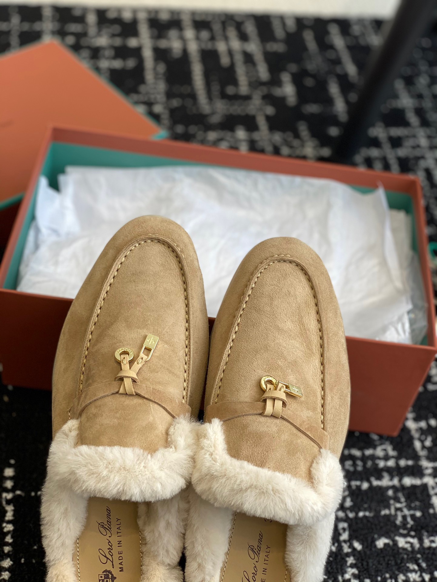 Women L*oro P*iana Top Loafer ()