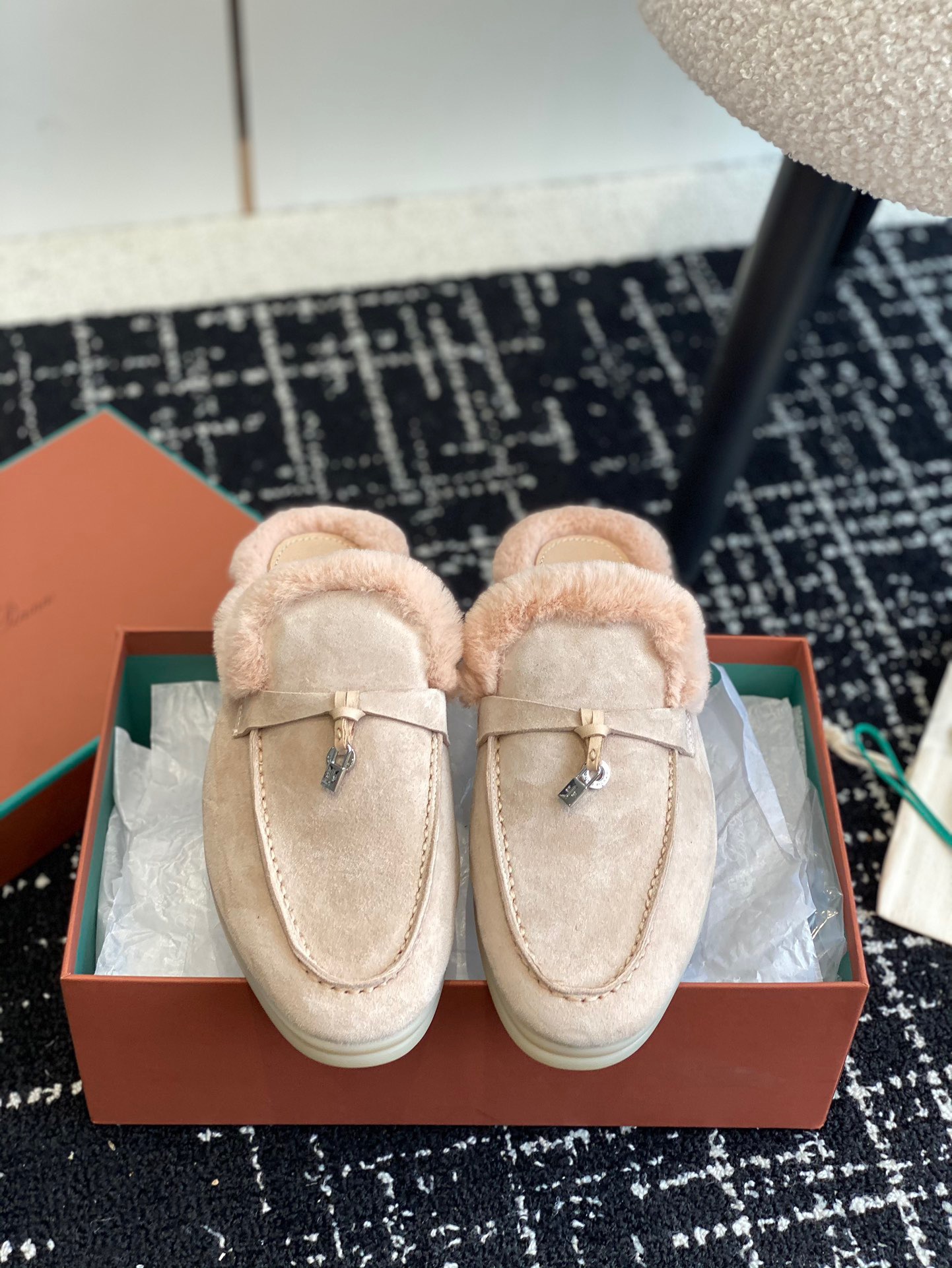 Women L*oro P*iana Top Loafer ()