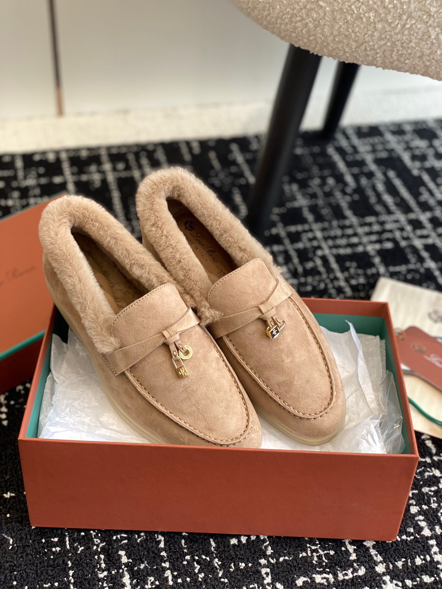 Women L*oro P*iana Top Loafer ()