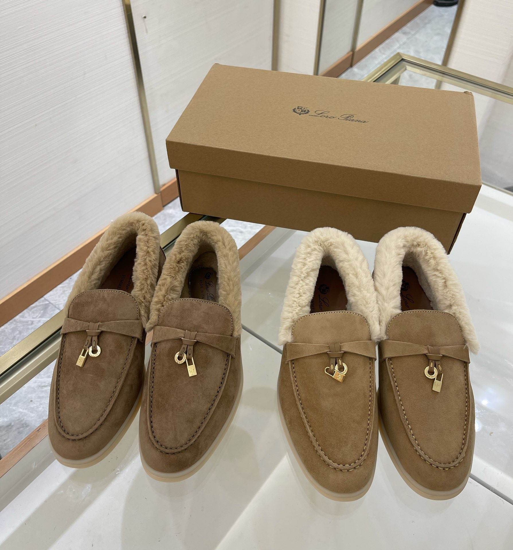 Women L*oro P*iana Top Loafer ()