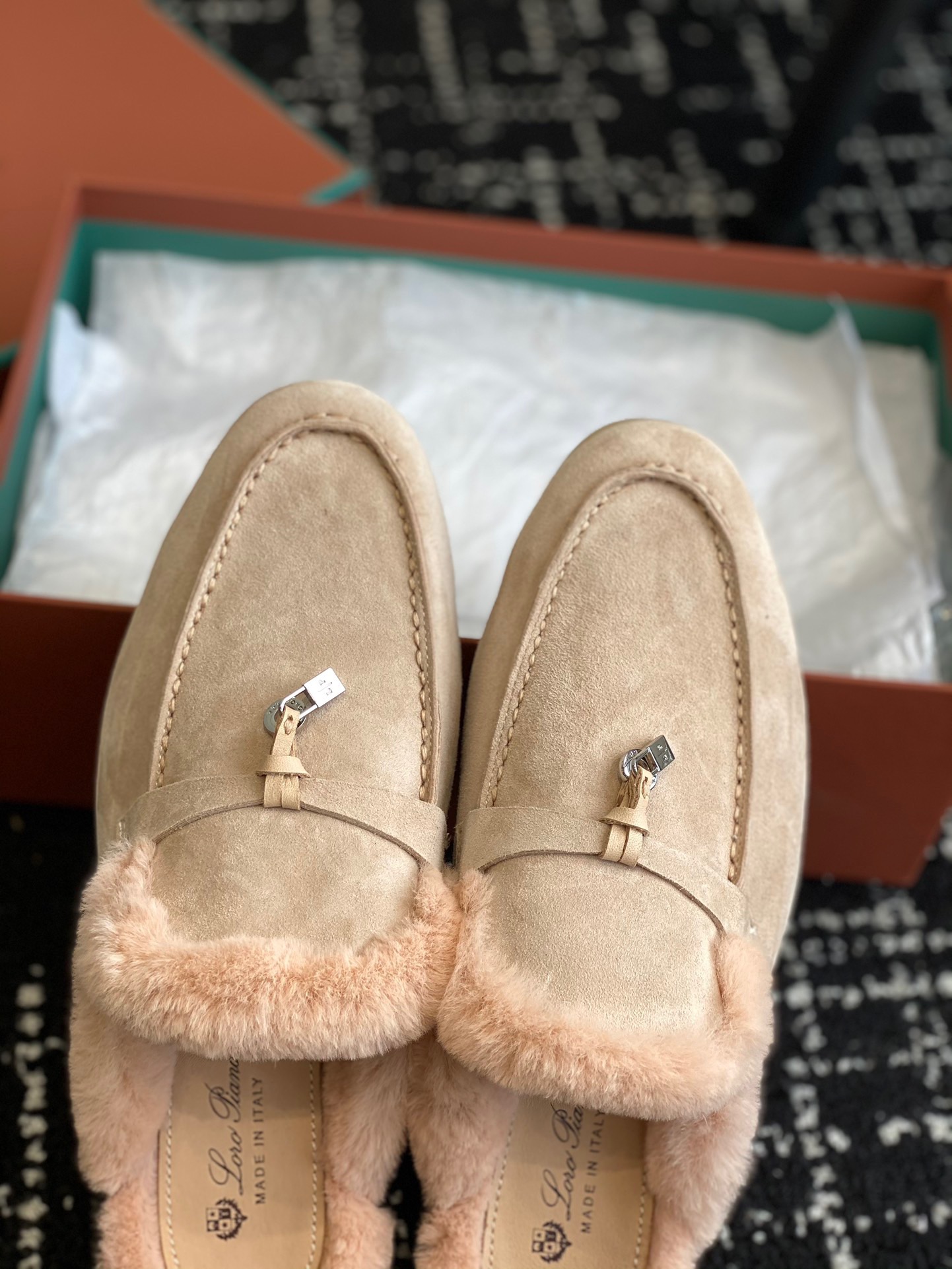 Women L*oro P*iana Top Loafer ()