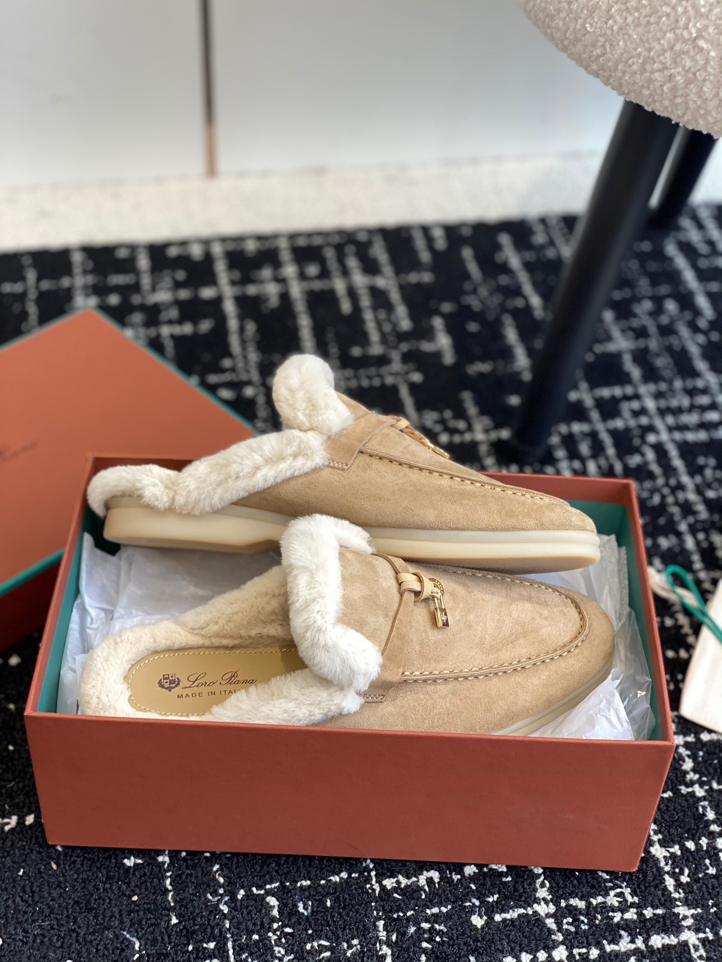 Women L*oro P*iana Top Loafer ()