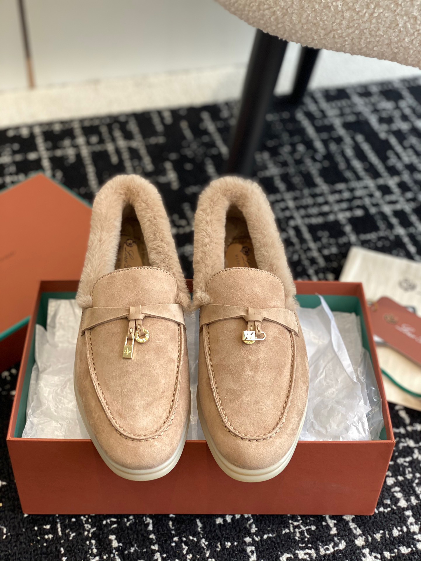 Women L*oro P*iana Top Loafer ()