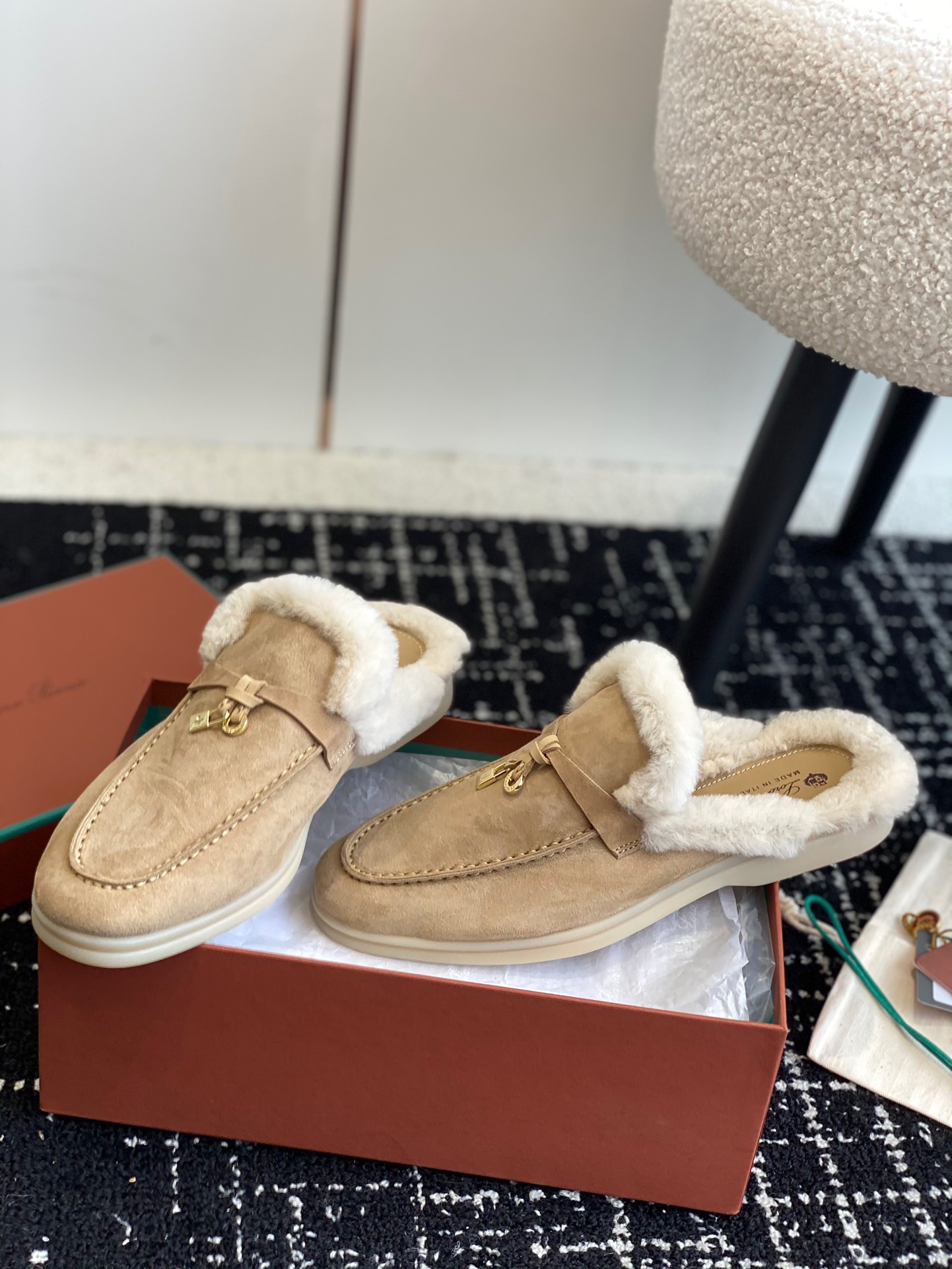 Women L*oro P*iana Top Loafer ()