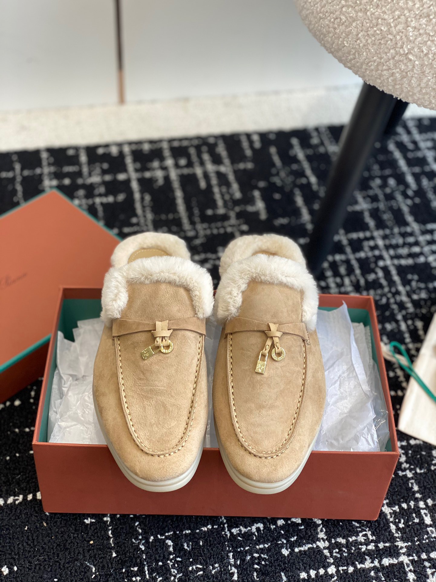 Women L*oro P*iana Top Loafer ()