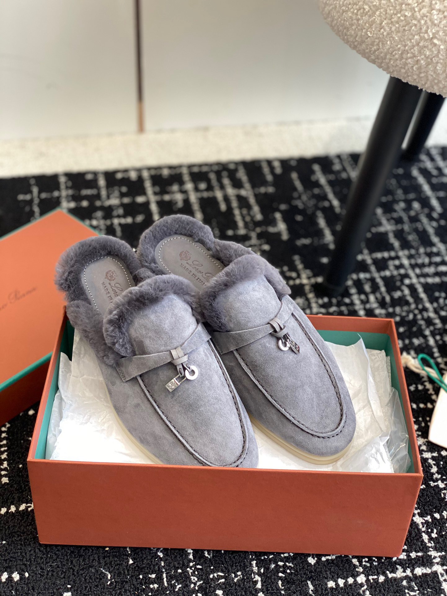 Women L*oro P*iana Top Loafer ()