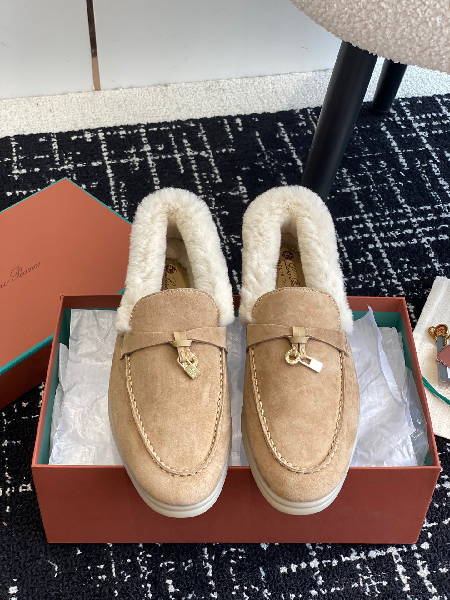 Women L*oro P*iana Top Loafer ()