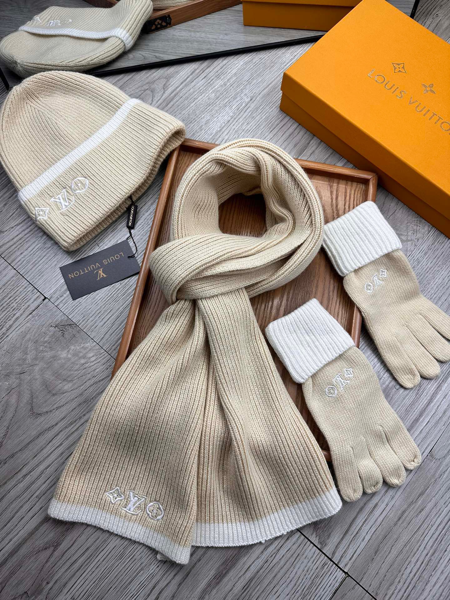 Women Men Hat+Gloves+The scarf L*V
