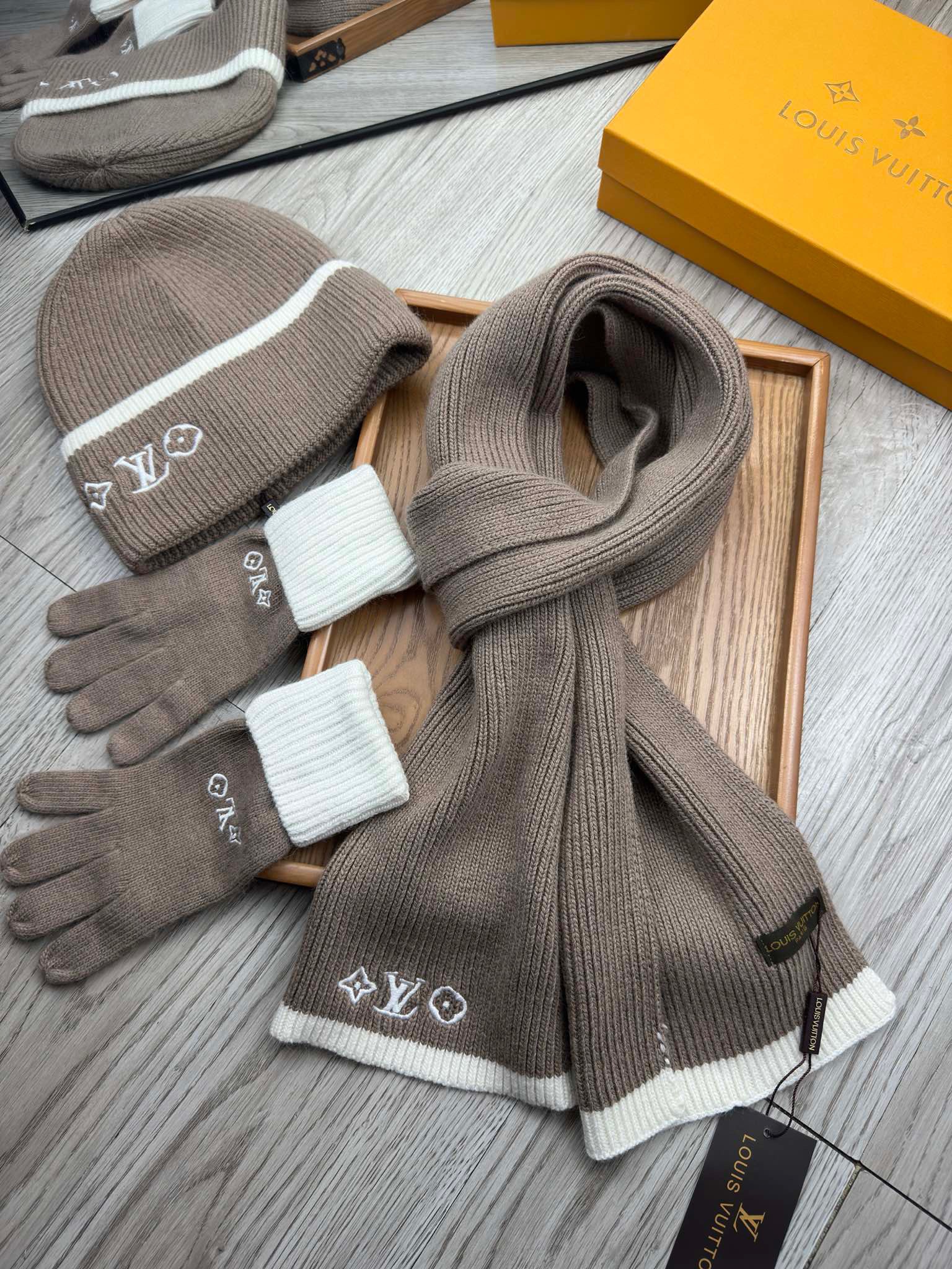 Women Men Hat+Gloves+The scarf L*V