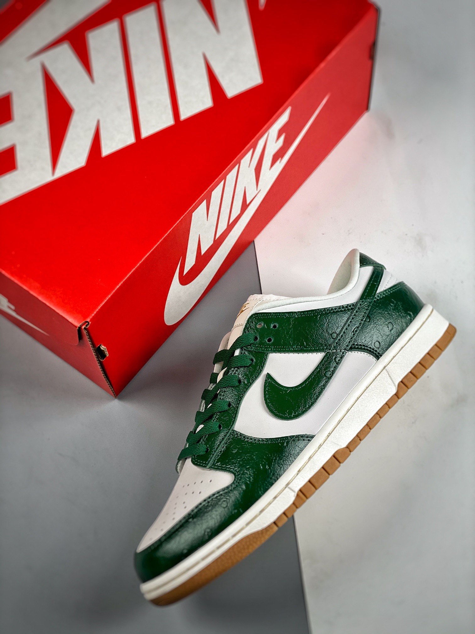 Men Women Nike SB Dunk Low