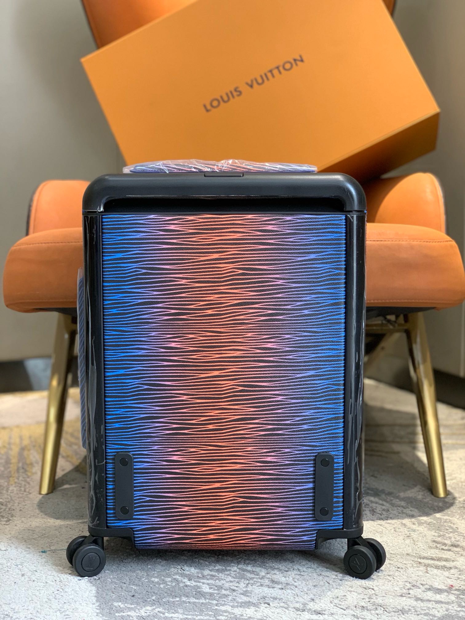 L*ouis V*uitton Luggage