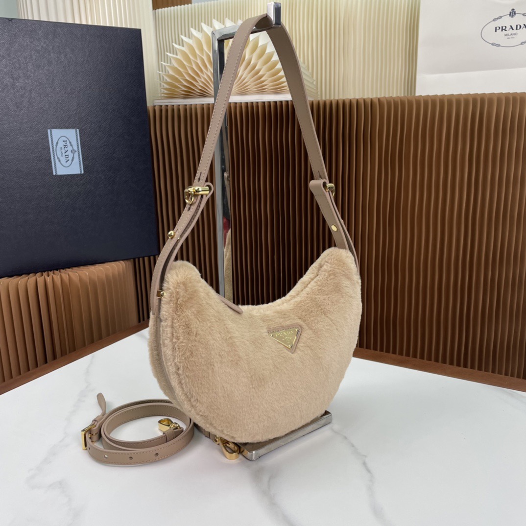 P*rada Bag Top Quality