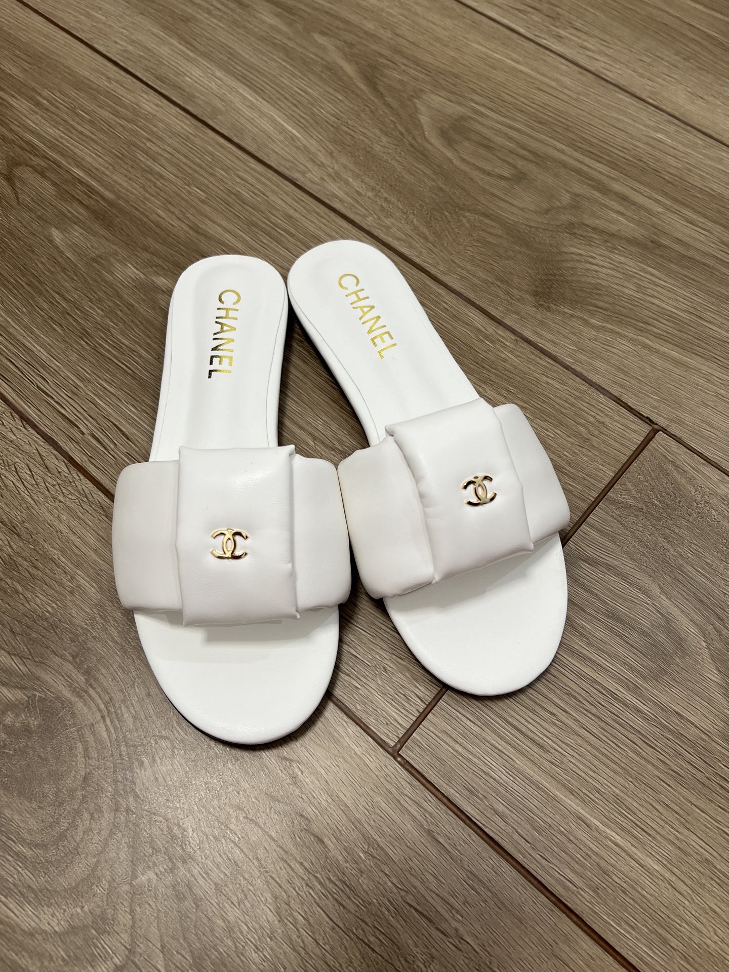 Women Top Quality C*hanel shoes