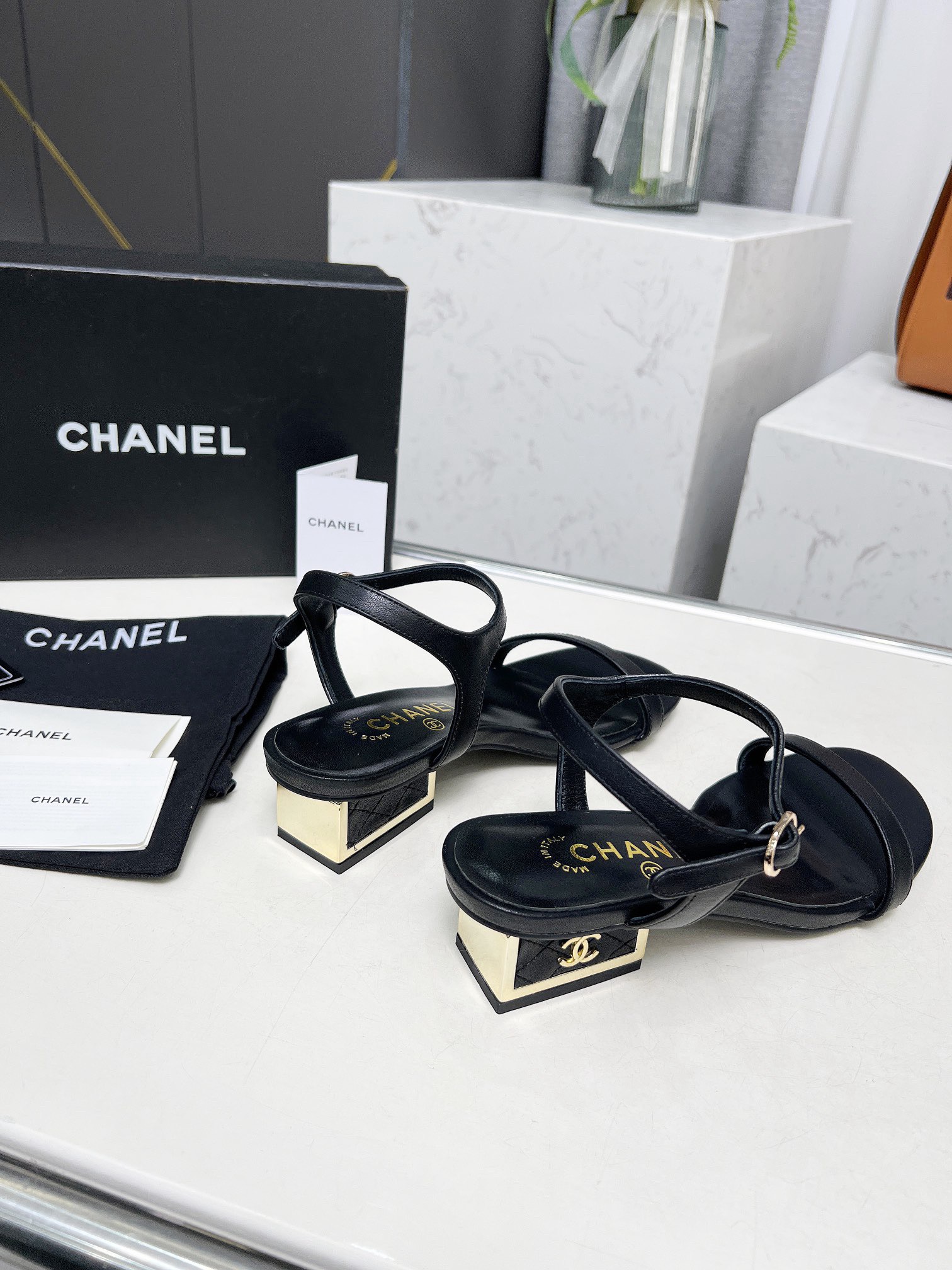 Women Top Quality C*hanel shoes