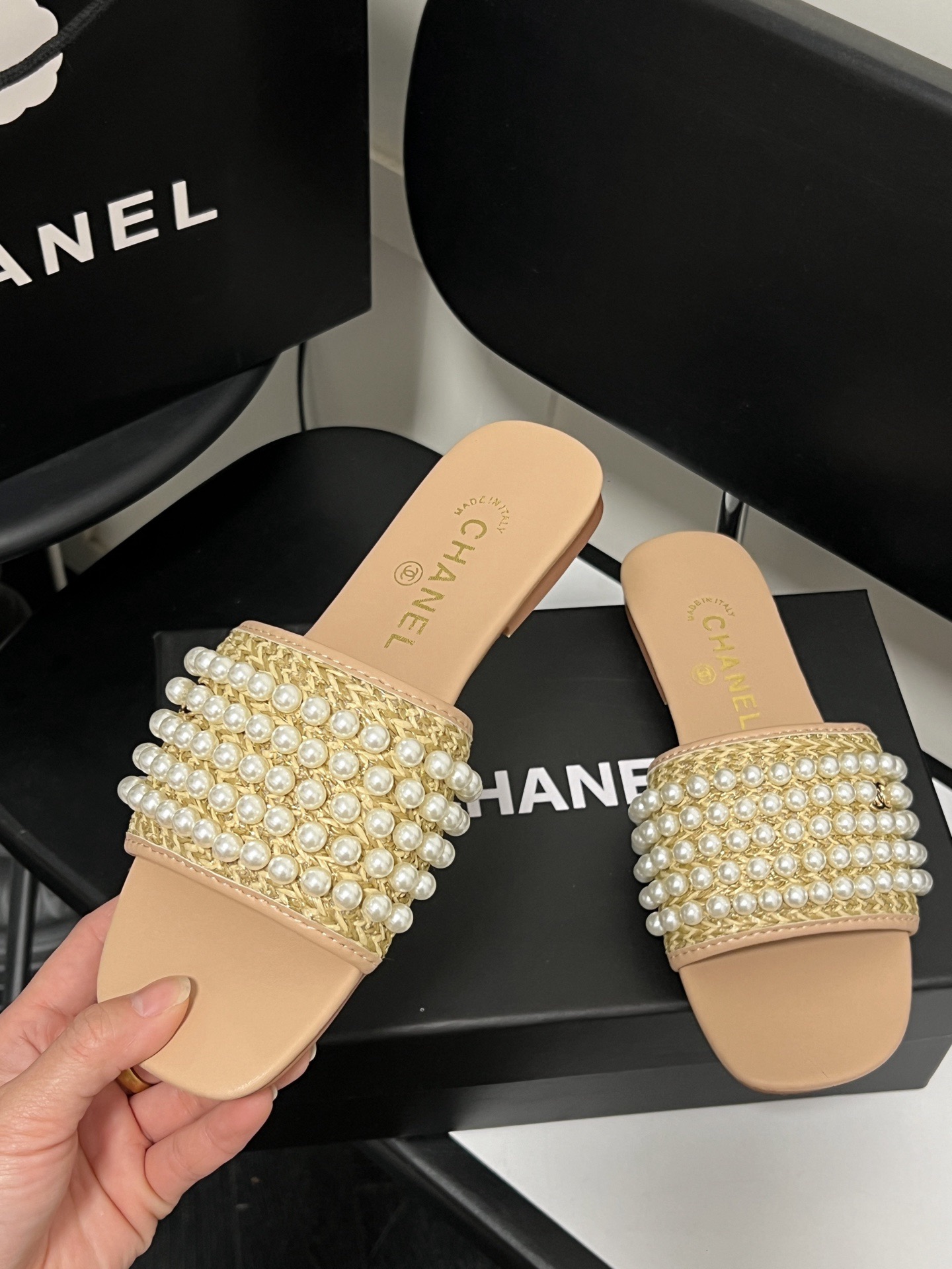 Women Top Quality C*hanel shoes