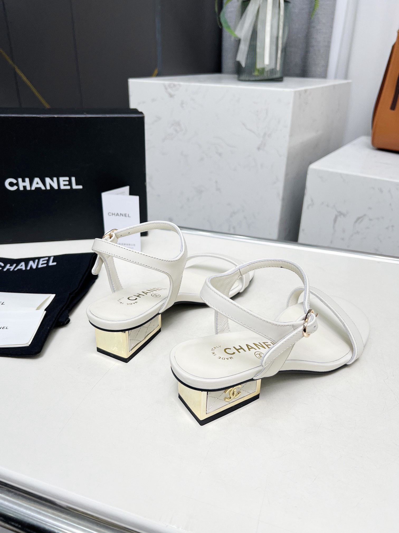 Women Top Quality C*hanel shoes