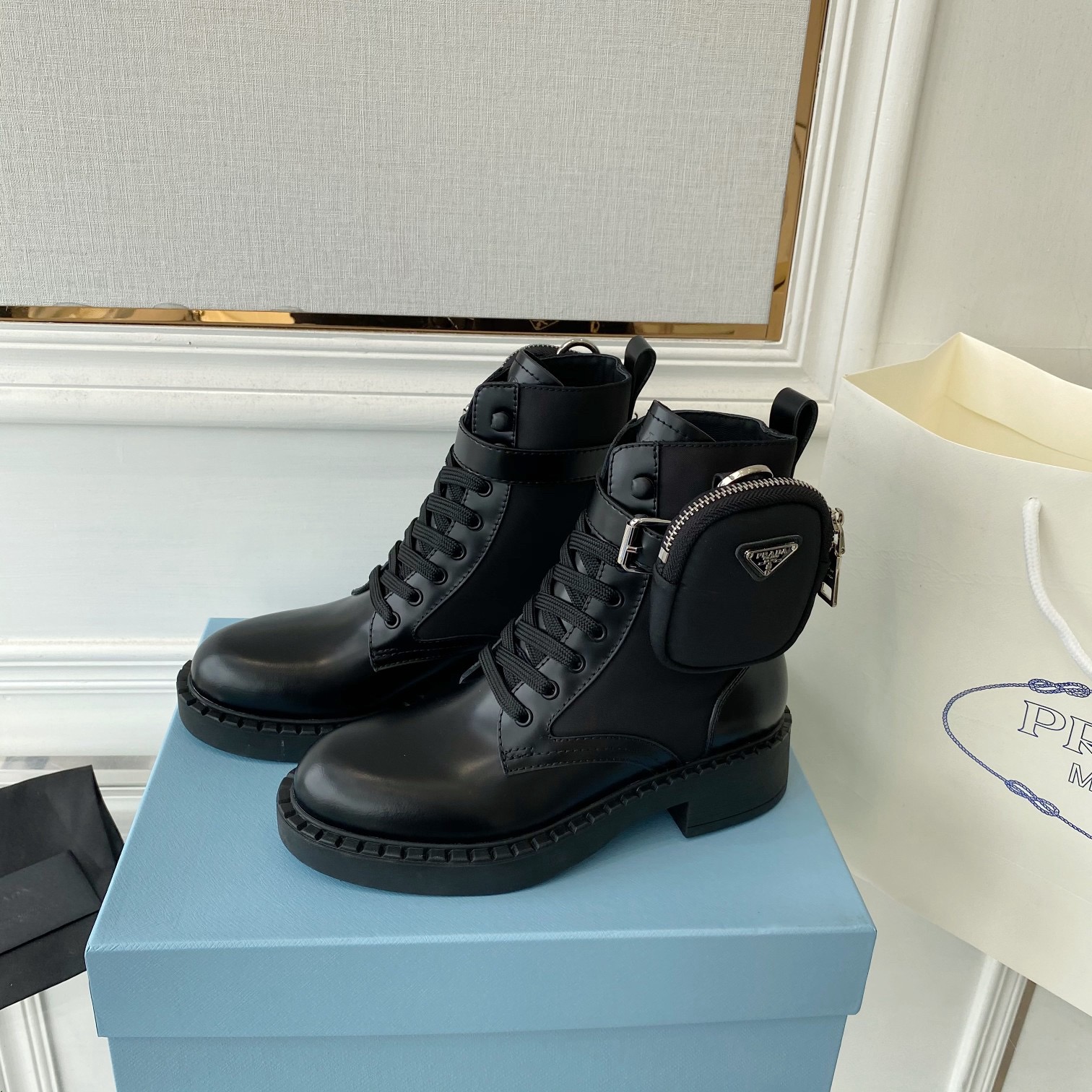 Women Top Quality P*rada shoes