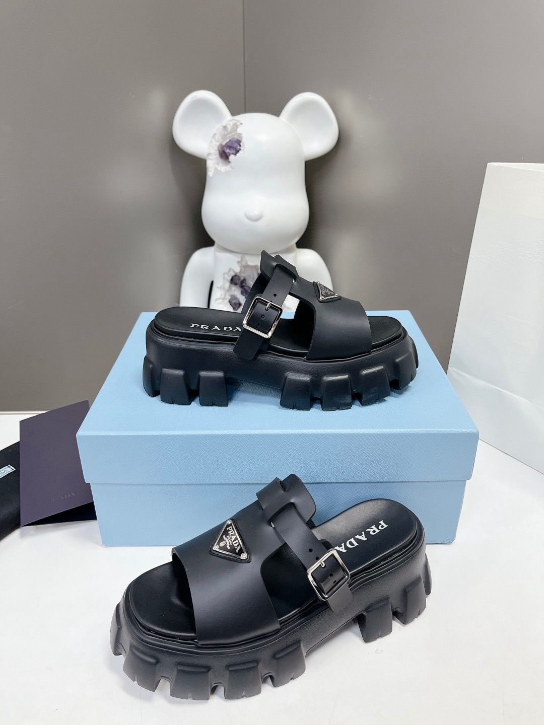 Women Top Quality P*rada shoes