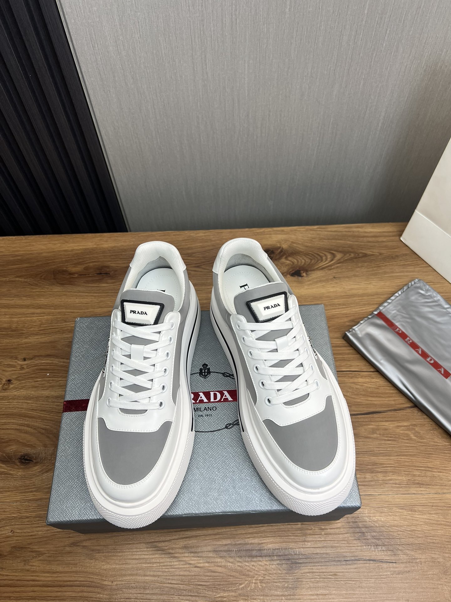 Women Men Top Quality P*rada shoes